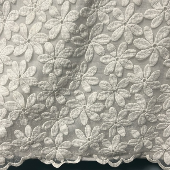 White flower tank top - Picture 3 of 3